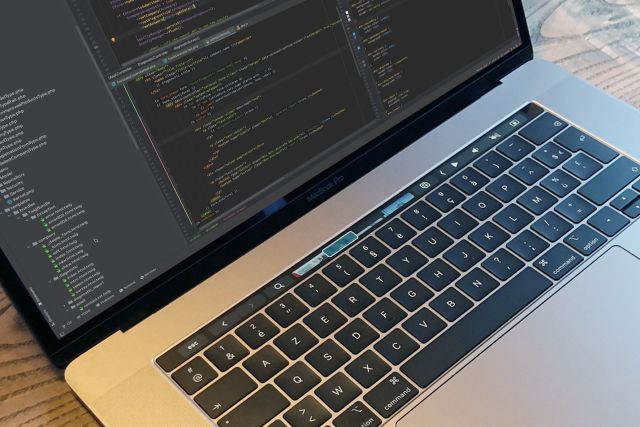 MacBook développement logiciel Aria Interactive